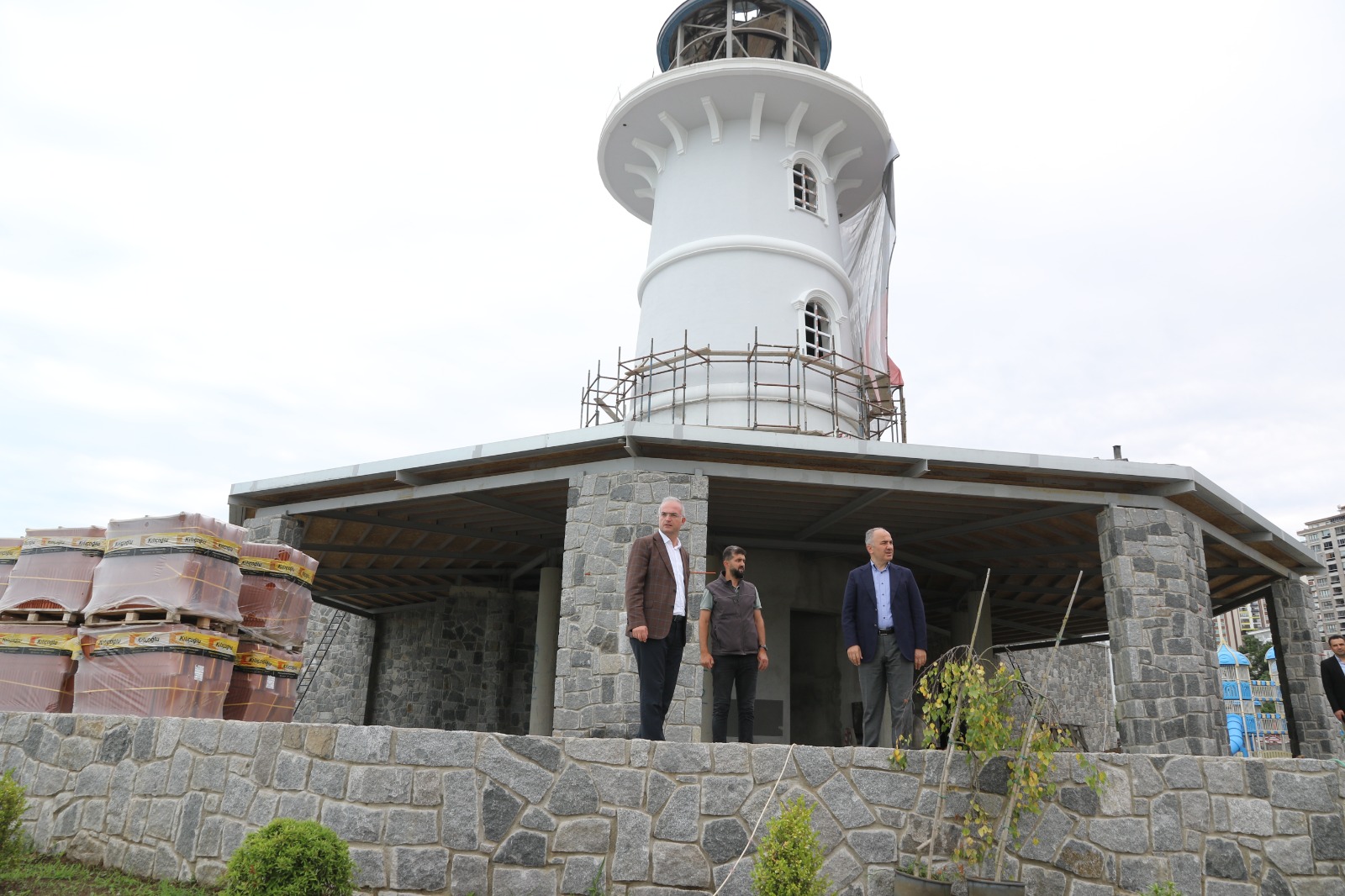 “Deniz Feneri” sosyal tesisi inşaat alanında incelemelerde bulunarak çalışmaların son durum