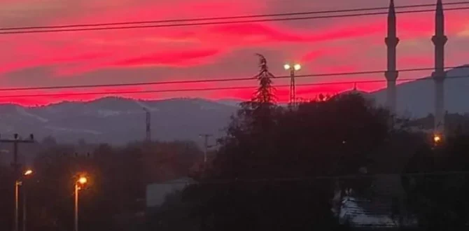 Kırmızıya dönen gökyüzü tedirgin etti