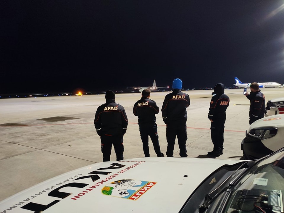Rize’den ekipler Türk Hava Kuvvetlerine ait kargo uçağı ile Şanlıurfa’ya sevk edildi