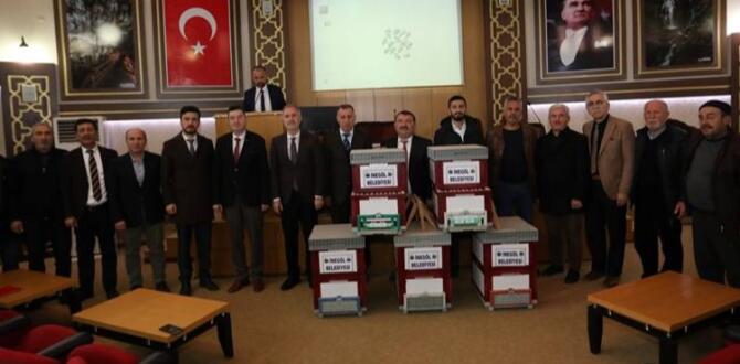 Bursa İnegöl’de üreticilere 250 arı kovanı dağıtıldı