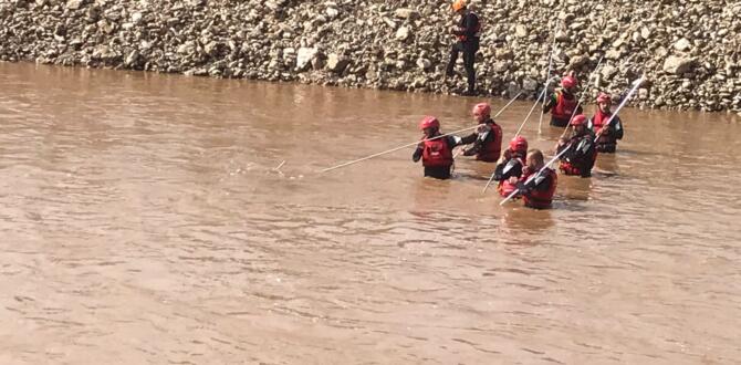Rize AKUT ekibi sel bölgesinde arama kurtarma çalışmalarına katılıyor.