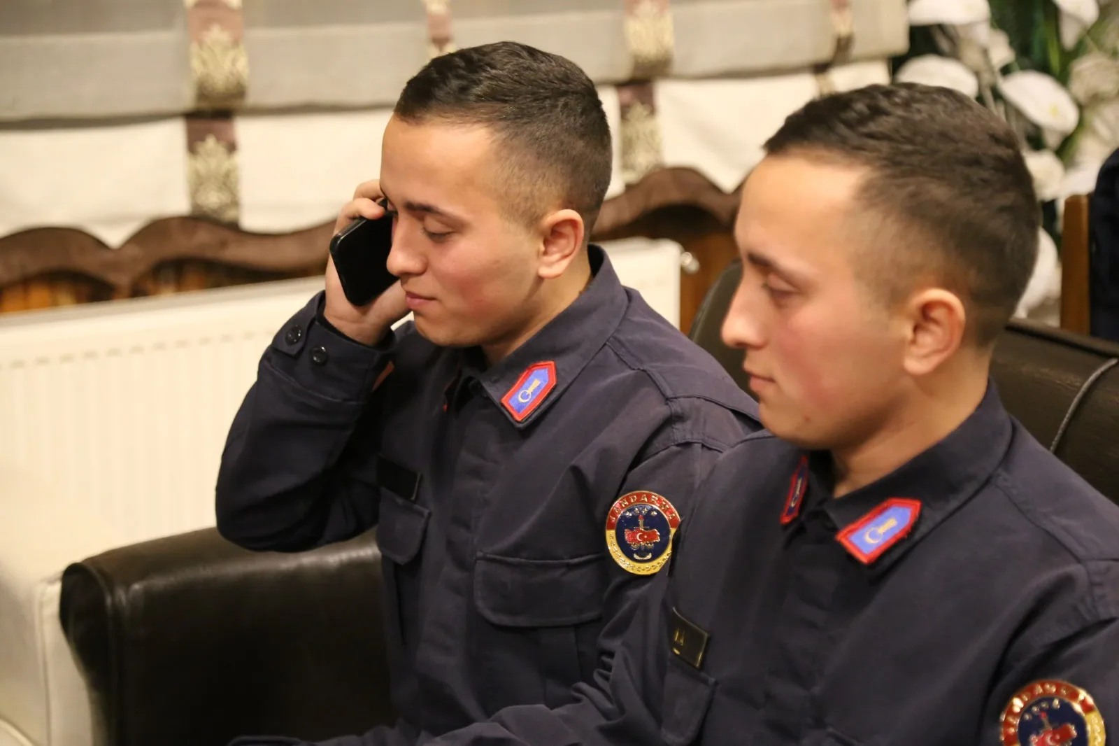 Rize’de görev yapan ikiz askerlerin ailesine yılbaşı sürprizi