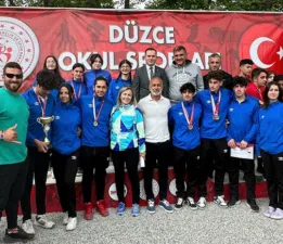 RİZELİ GENÇ RAFTİNGCİLER DÜZCE’DEN ŞAMPİYON DÖNDÜLER