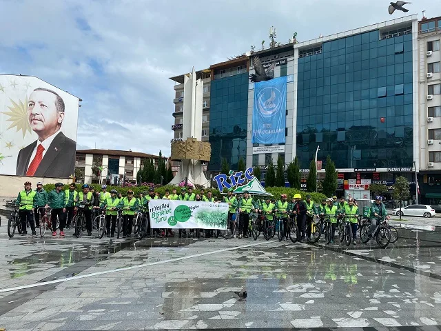 81 İl de eş zamanlı başlayan 11.Yeşilay Bisiklet Turu’nda Rizeli bisiklet severler ile buluştuk.