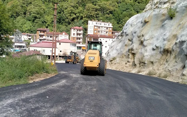 ASFALT YAPIMINDAN YEŞİLYURT MAHALLESİ HALKI MEMNUN