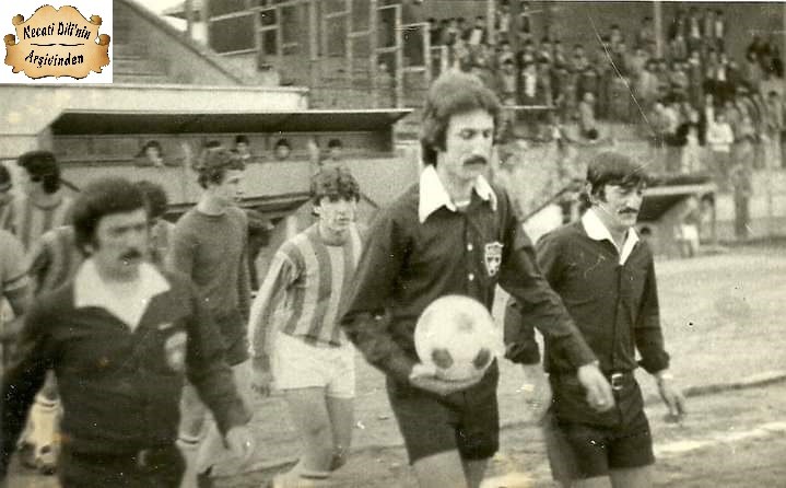 RİZE LİSESİ FUTBOL TAKIMI MAÇA ÇIKARKEN SENE1977-1978